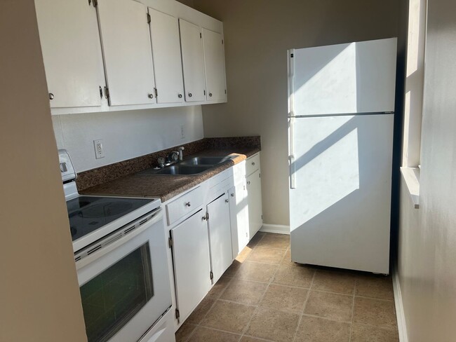 Building Photo - 2 bedroom 1 bath home for rent for $875. W...