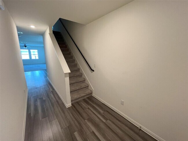 Foto del edificio - 215 Light Timber Rd