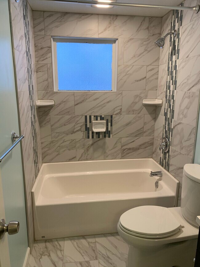 Building Photo - 9237 Root Dr