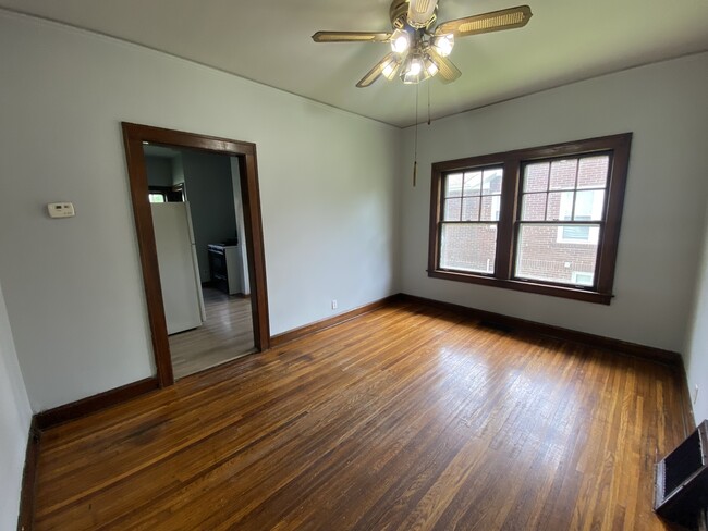 Building Photo - 923 Garfield Pl