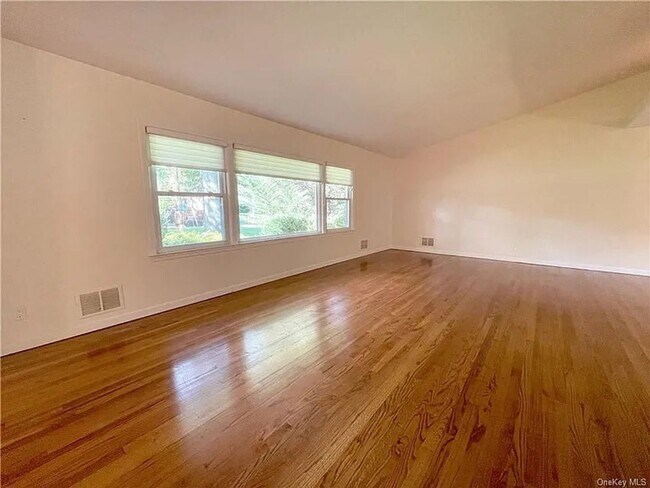 Foto del edificio - 152 Rock Creek Ln
