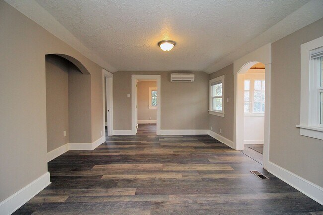 Foto del edificio - Adorable Portsmouth 3 Bed Cottage with Lush Certified Nature Backyard with Rain Gardens