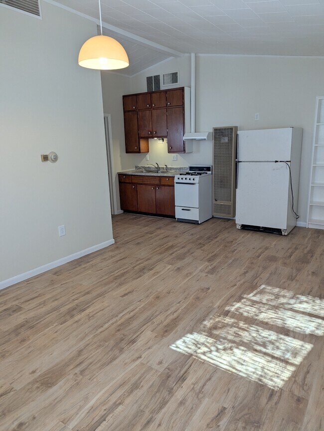 Foto del edificio - 635 E Grove Ave