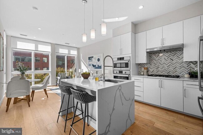 Foto del edificio - 646 H St NE