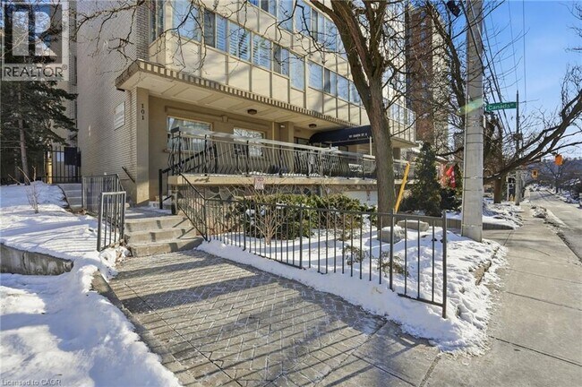 Photo du bâtiment - 101 Queen St S