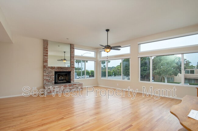 Building Photo - 846 S Cedros Ave