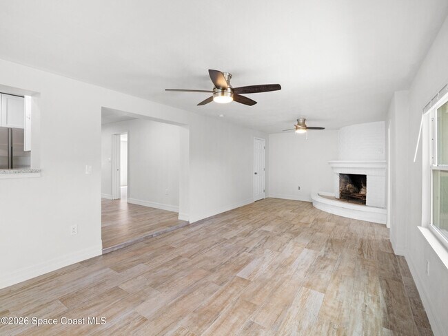 Foto del edificio - 1382 Lakewood Dr