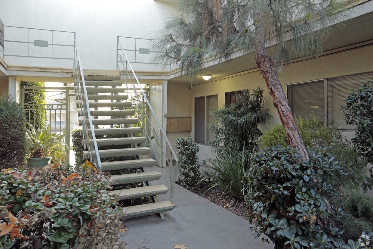 Building Photo - Green Meadow Apartments