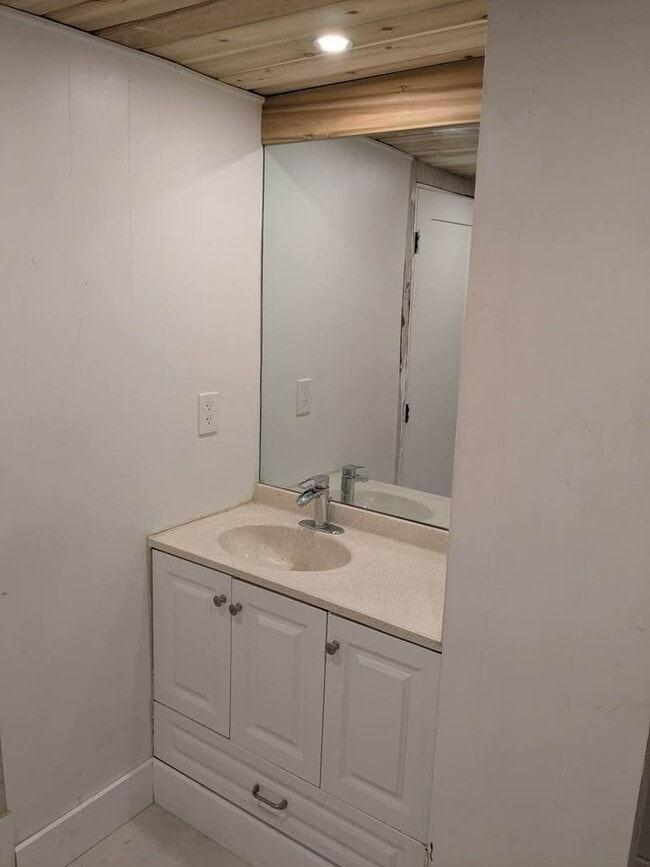 Foto del edificio - 605 NE 27th St