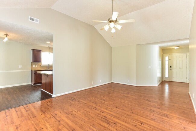 Building Photo - 948 Tom Hailey Blvd