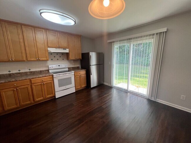 Building Photo - 238 Whitestone Dr NE