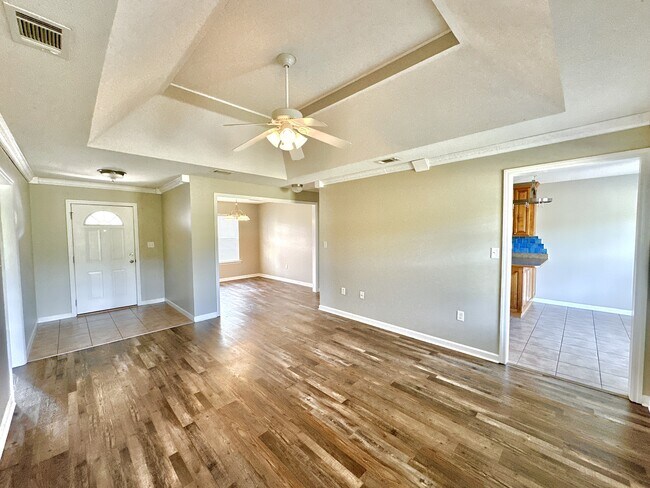 Foto del edificio - 5756 Emily Ln