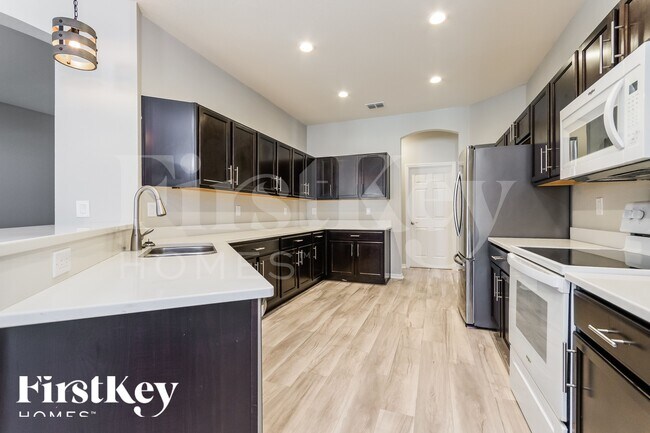 Building Photo - 533 Interlock St