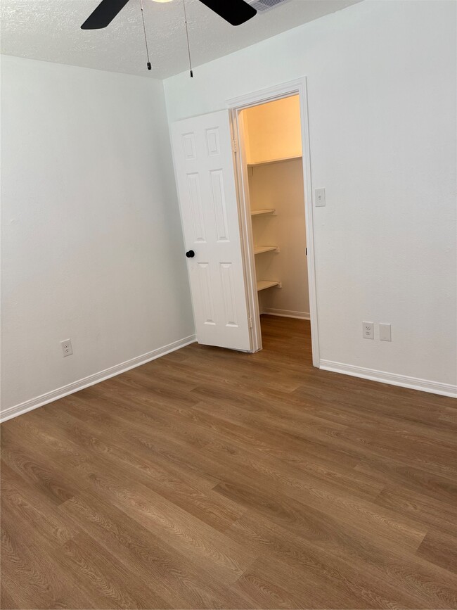 Building Photo - 2075 Little Cedar Dr