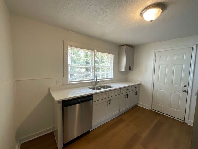 Foto del edificio - 2916 Grand Ave SW