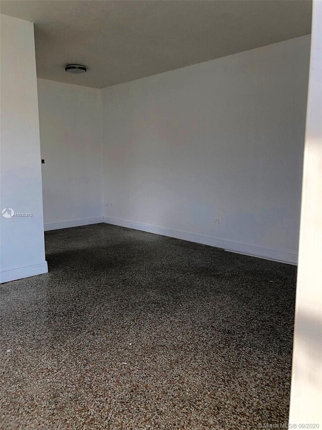 Building Photo - 2830 SW 38th Ct