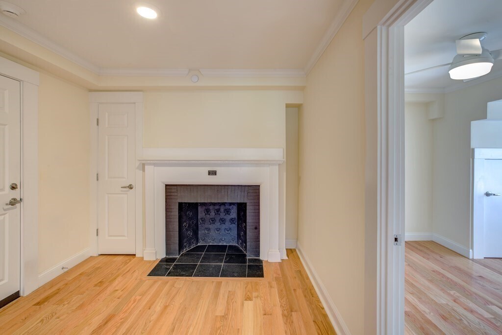 Foto del edificio - 220 Commonwealth Ave