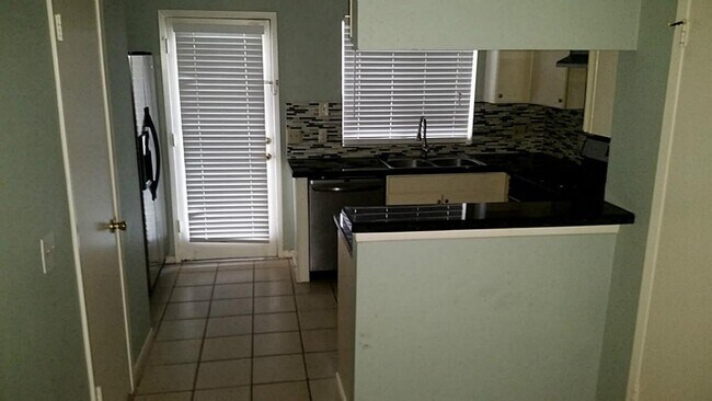 Foto del edificio - 2910 Grants Lake Blvd