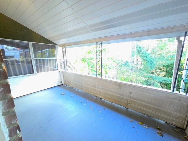 Building Photo - 1016 Spring Garden St