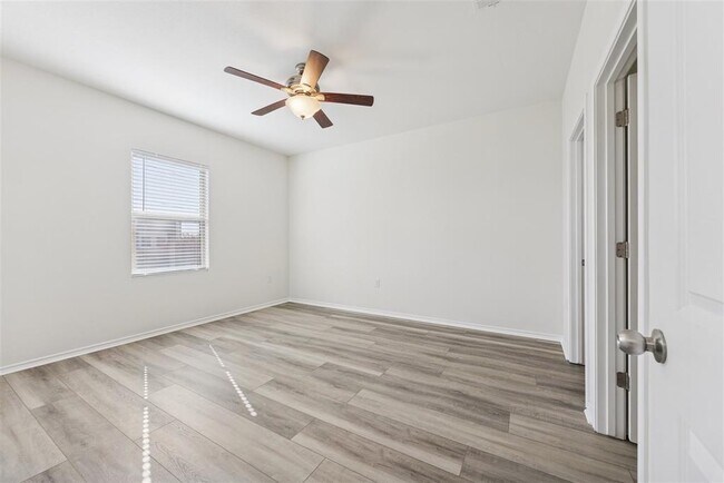 Foto del edificio - 6401 Graymont Dr