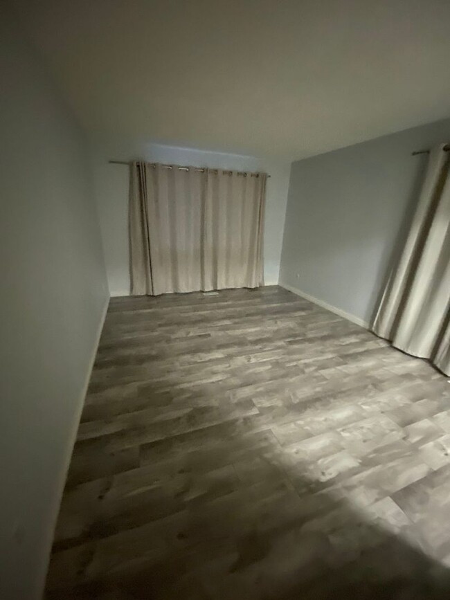Building Photo - 1 bedroom 1 bathroom duplex in Aurora