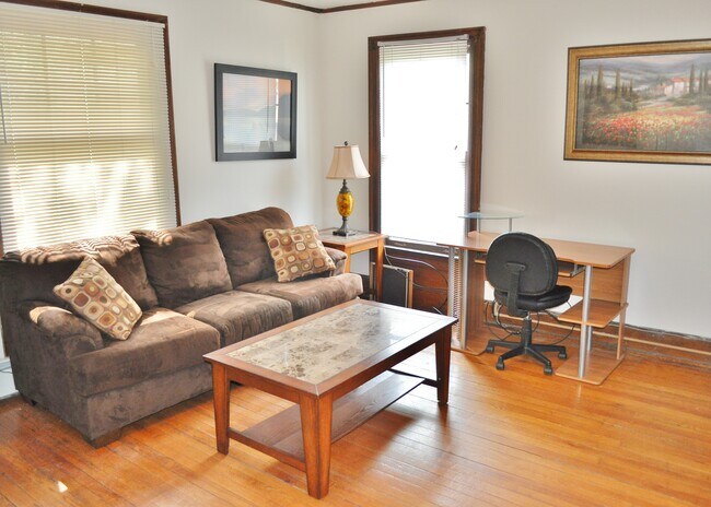 Foto del edificio - 102 Highland Pl