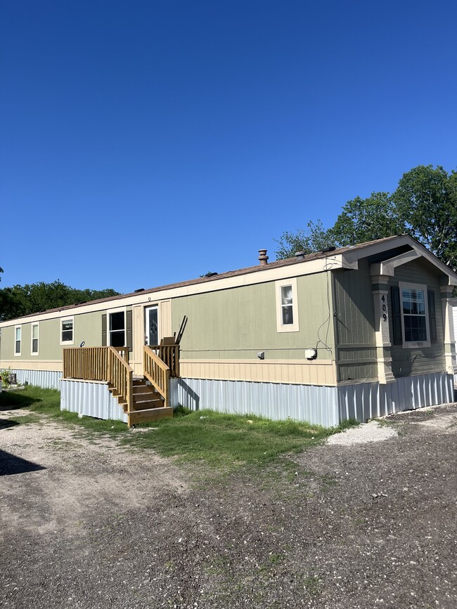 409 E Main St