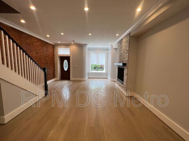 Building Photo - 2119 1st St NW