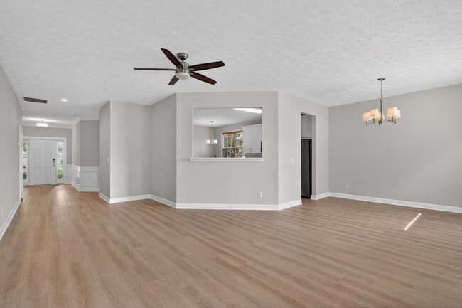 Building Photo - 13375 Avensong Crossing