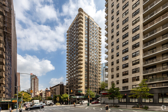 Building Photo - The Corniche