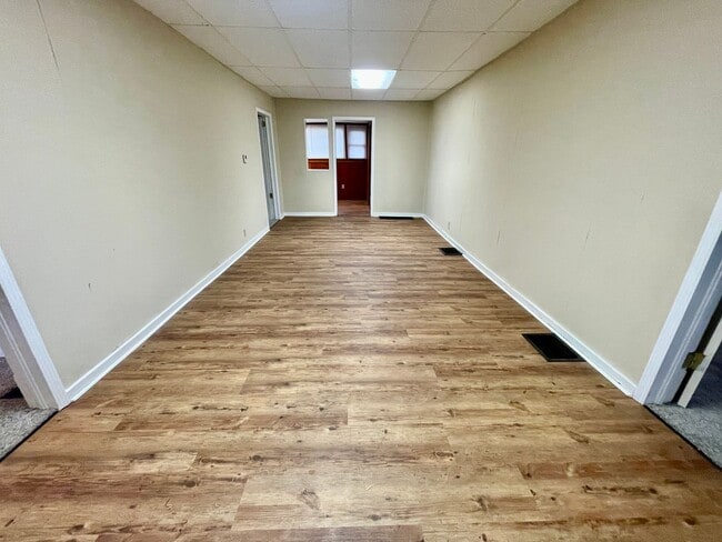 Building Photo - 919 S Douglas Ave