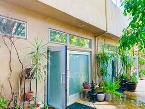 Building Photo - 751 N Harper Ave