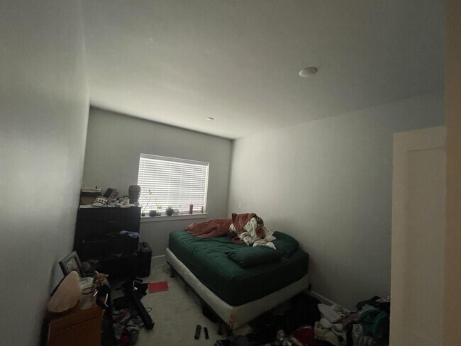 Foto del edificio - 6729 Blackwood Rd