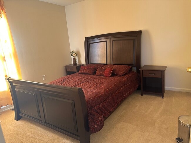 Building Photo - 5 Tree Hollow Dr