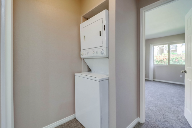 Building Photo - 2950 Alta View Dr