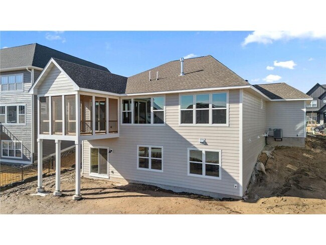 Foto del edificio - 10180 Shadyview Ln N