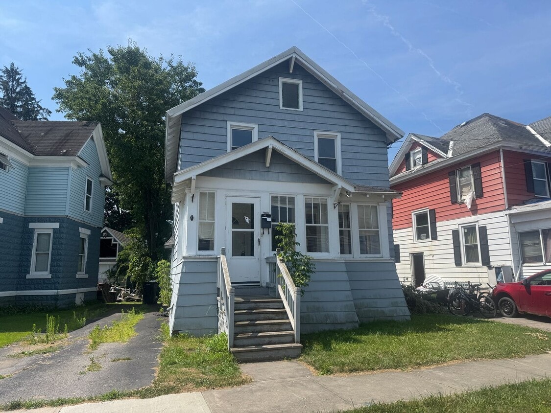 Primary Photo - 149 W North St