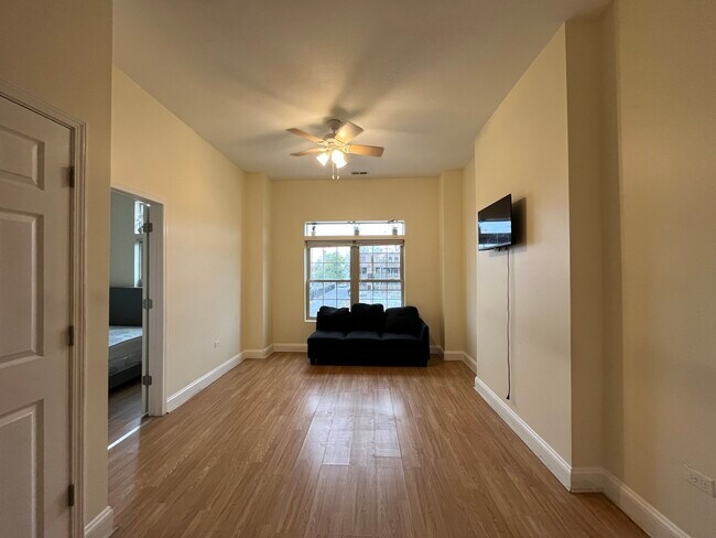 Foto del edificio - 2638 W Adams St