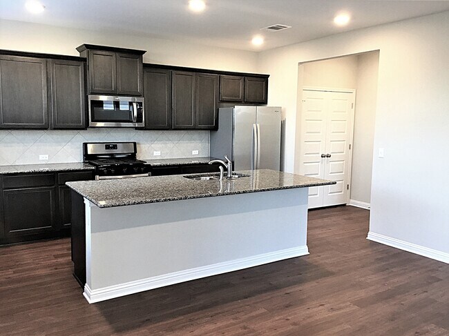 Foto del edificio - 5817 Monmarte Cove