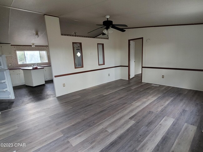 Building Photo - 5833 Blue Springs Rd
