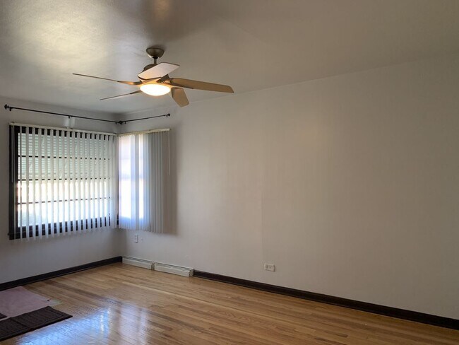 Building Photo - 3 Bedroom 2 Bath Single Family Home