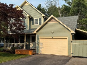 9 Wisteria Ln