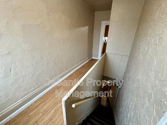 Foto del edificio - 19 Enon Wy