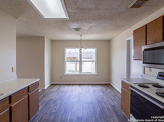 Building Photo - 2127 Centerville DriveBEDROOM 2A