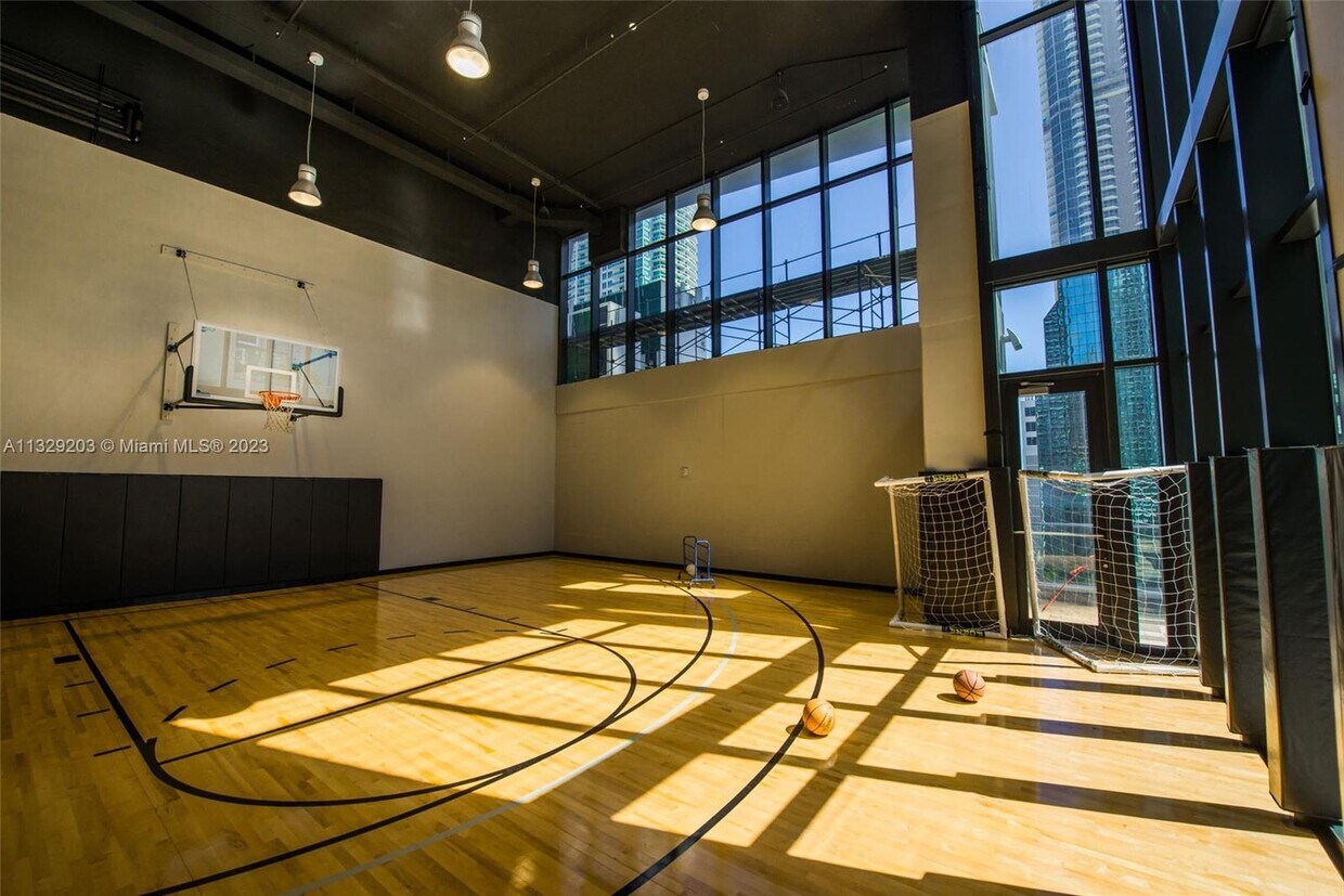 Primary Photo - 1010 Brickell Ave
