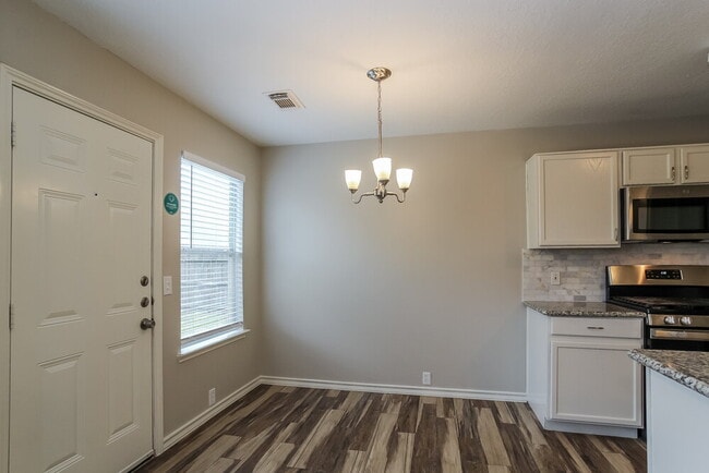 Foto del edificio - 18207 Trinity Knoll Way