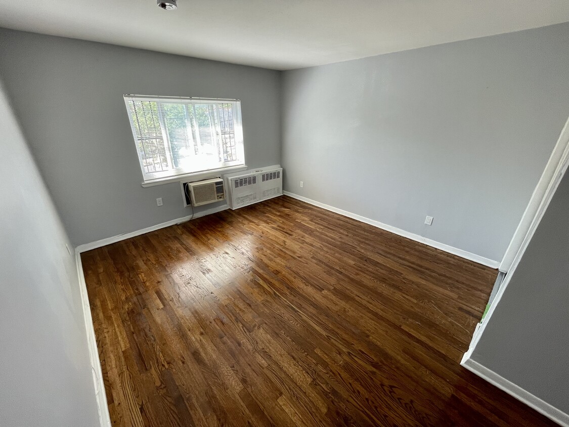 Foto principal - 14111 Springfield Blvd