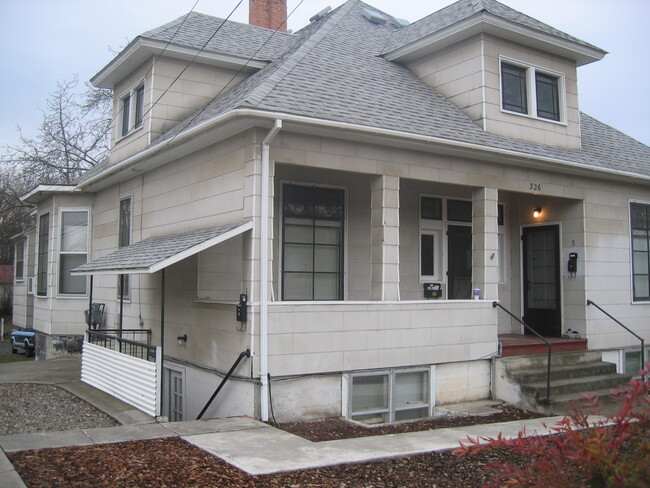 Building Photo - 326 6th Ave