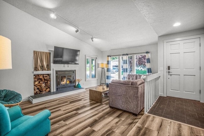 Building Photo - Furnished Short-Term Rental in Eagle – Pool & Prime Location!