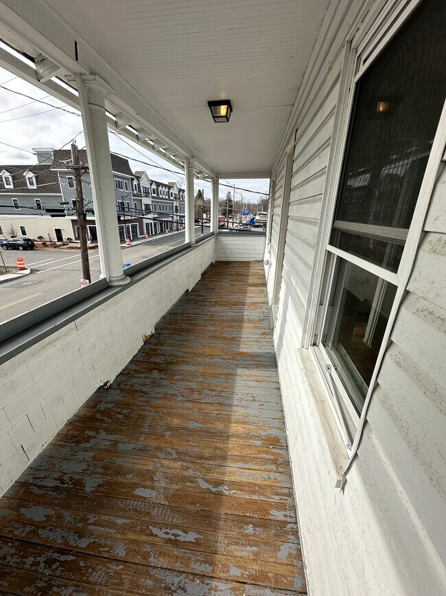 covered porch - 3 Pond St